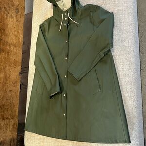 Stutterheim Mosebacke Hooded Long Sleeve Raincoat - olive green- size L